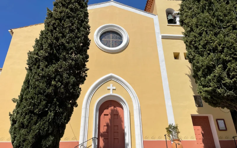 Eglise Saint-Louis au cœur du village Le Lavandou