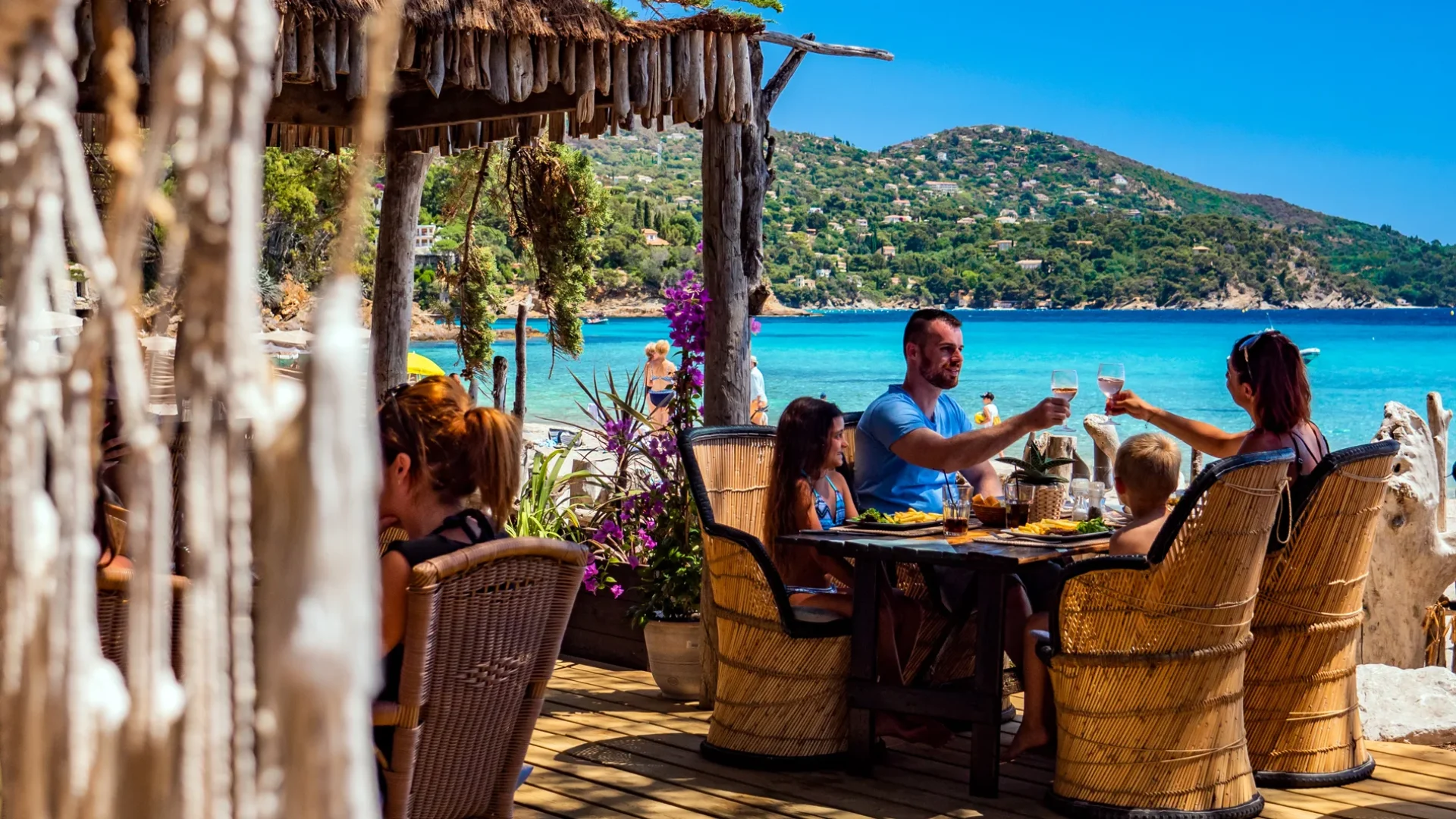 Restaurants with sea view - Lavandou Tourist Office